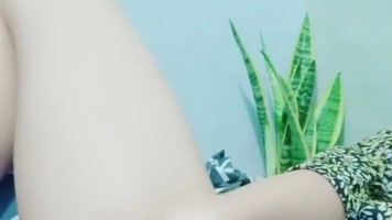 ABG Kimcil Pamer Uting Susu Mango